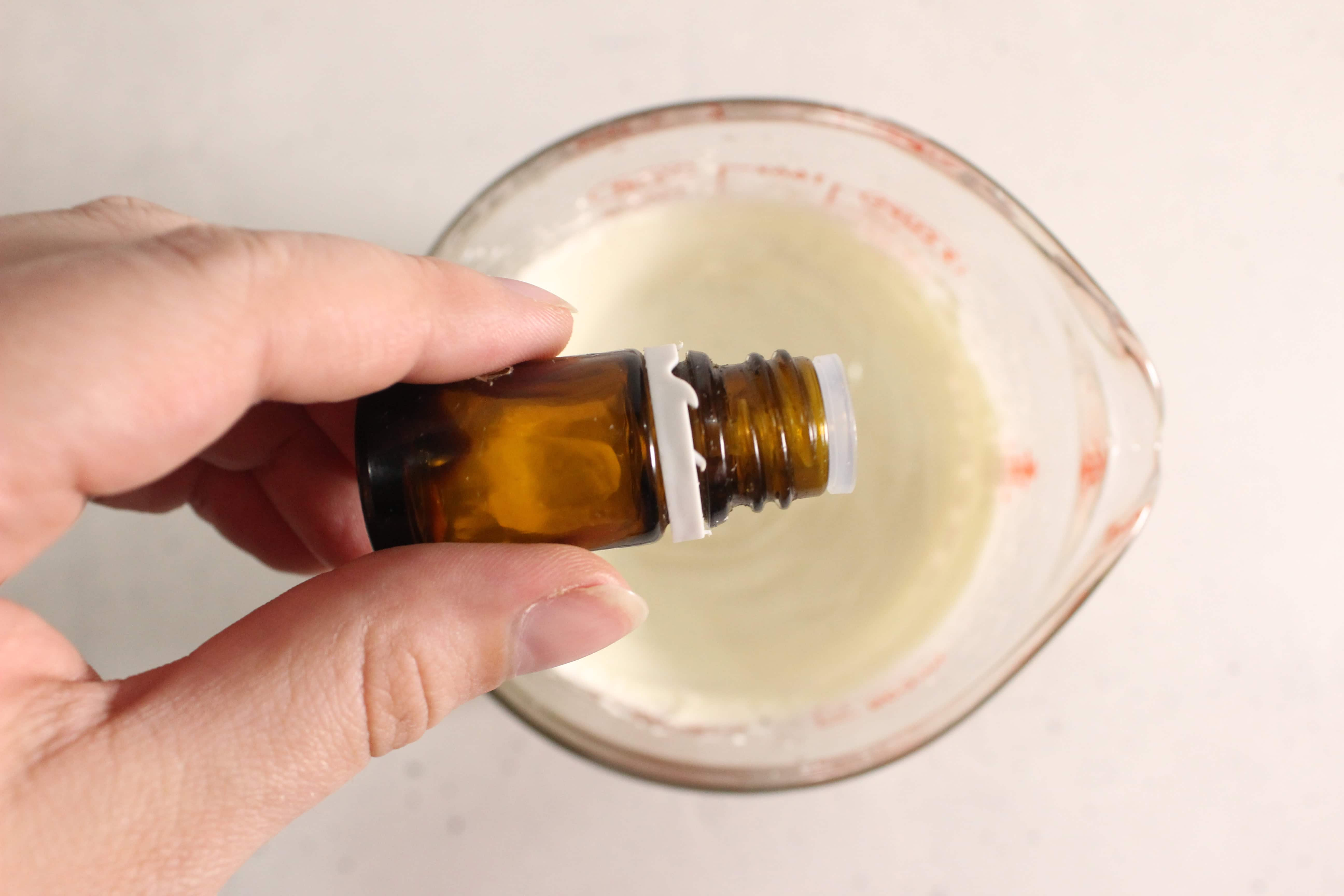 Adding essential oils to the DIY muscle cream